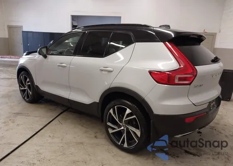 2020 Volvo Xc40 T5 R-Design z USA, uszkodzony, nr VIN YV4162UM7L2206675
